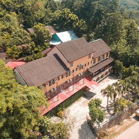 Centro Bajo Hotel & Resto Labuan Bajo Extérieur photo