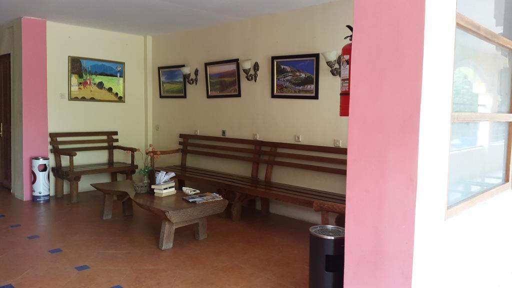 Centro Bajo Hotel & Resto Labuan Bajo Extérieur photo