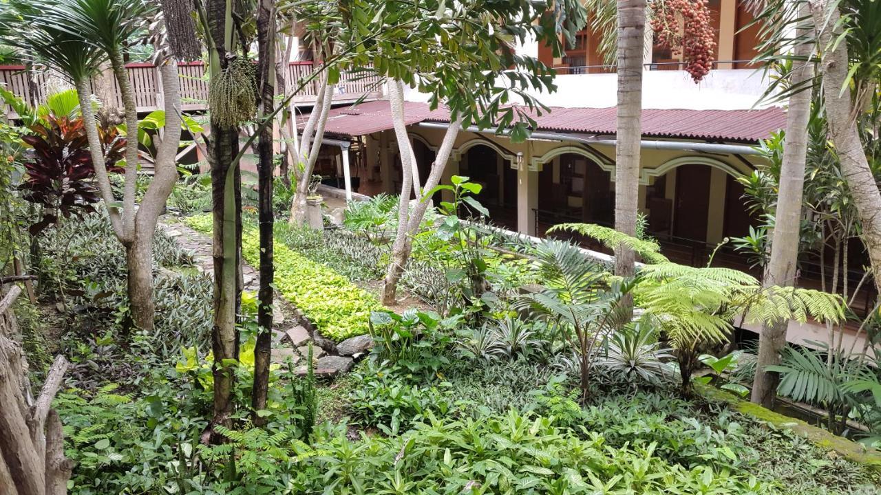 Centro Bajo Hotel & Resto Labuan Bajo Chambre photo
